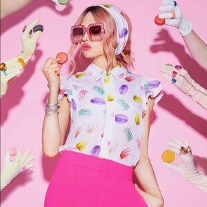 Alice + Olivia Eli Flutter Macaron Shirt Blouse Macaroon